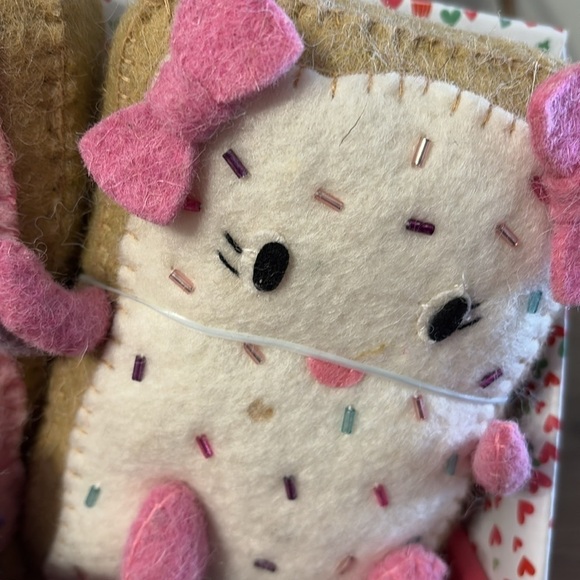 NWT LOVE & CUPCAKES VALENTINE BEADED POPTARTS FELTED PLUSH - Picture 7 of 8